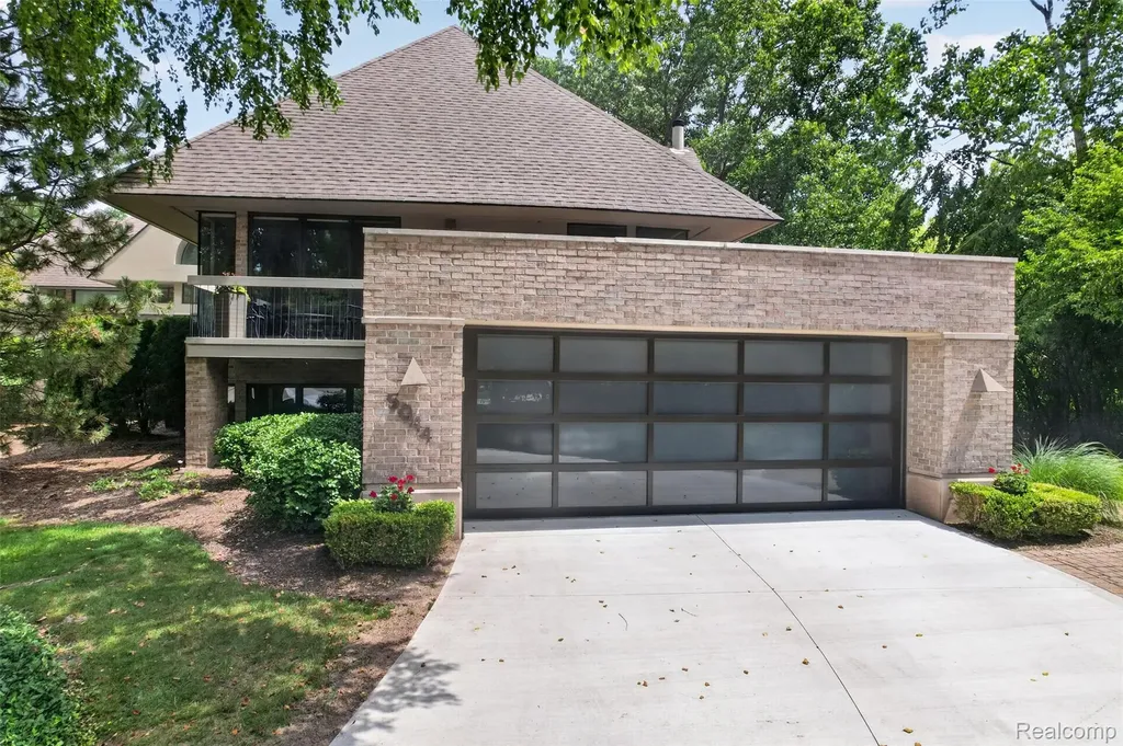5044 Christy Court Troy City MI 48098
