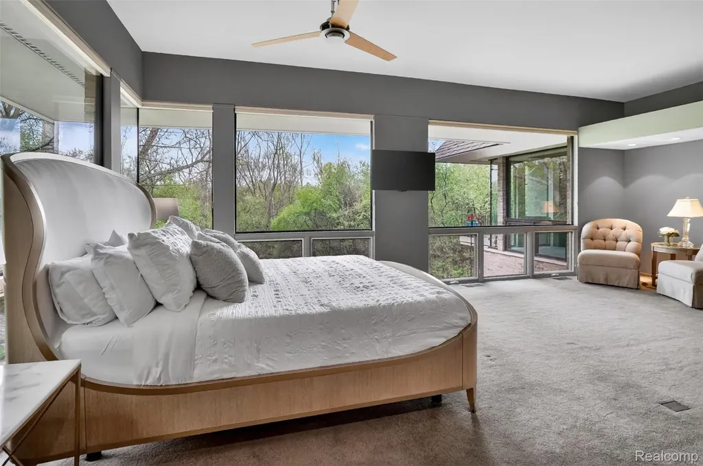 5044 Christy Court Troy City MI 48098