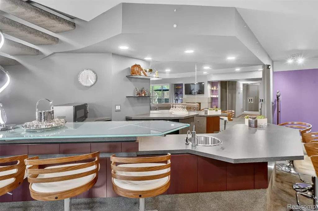 5044 Christy Court Troy City MI 48098
