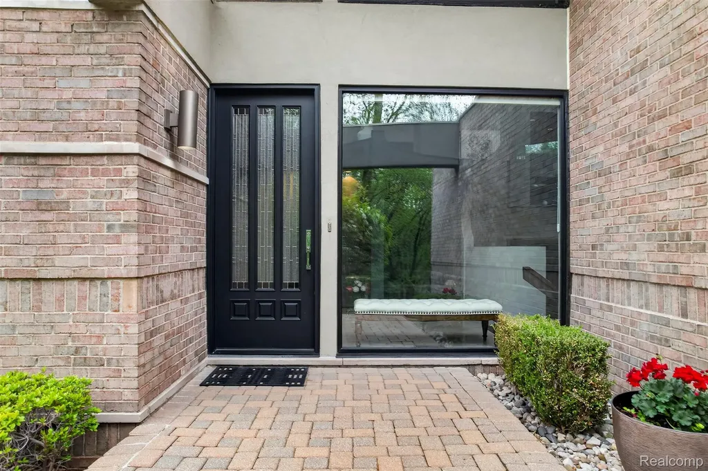 5044 Christy Court Troy City MI 48098