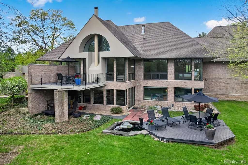 5044 Christy Court Troy City MI 48098