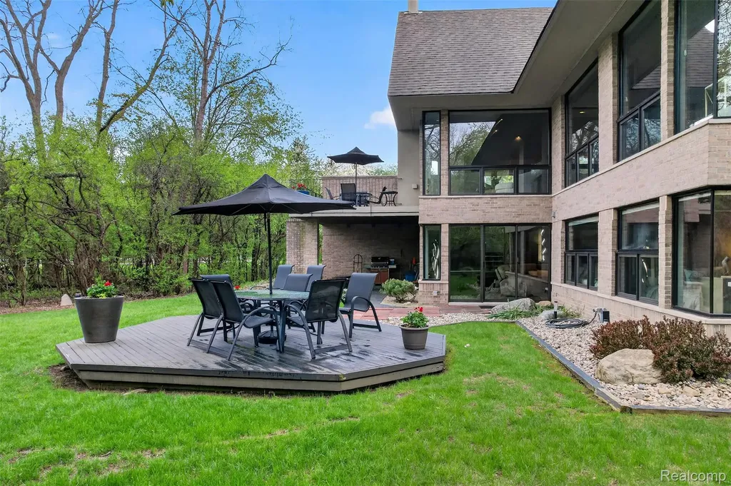 5044 Christy Court Troy City MI 48098