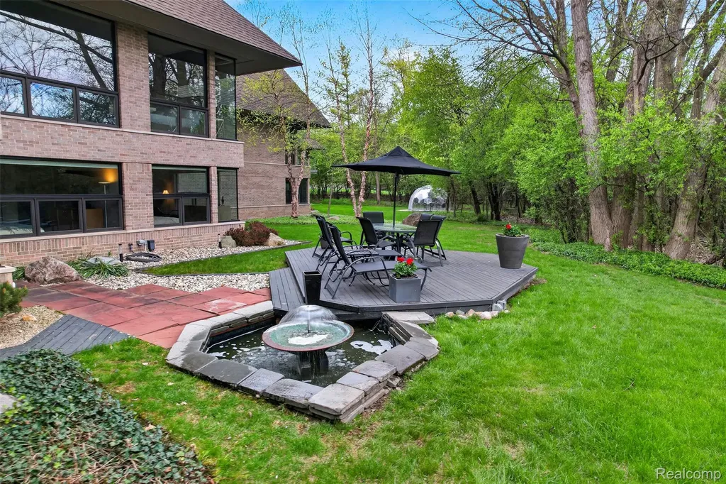 5044 Christy Court Troy City MI 48098