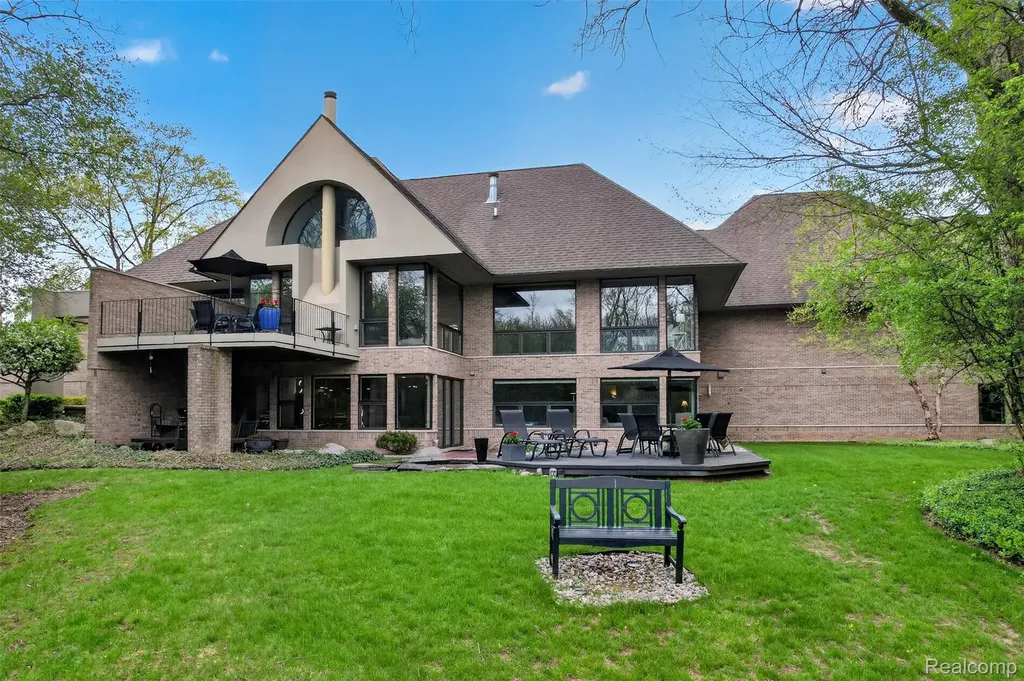 5044 Christy Court Troy City MI 48098