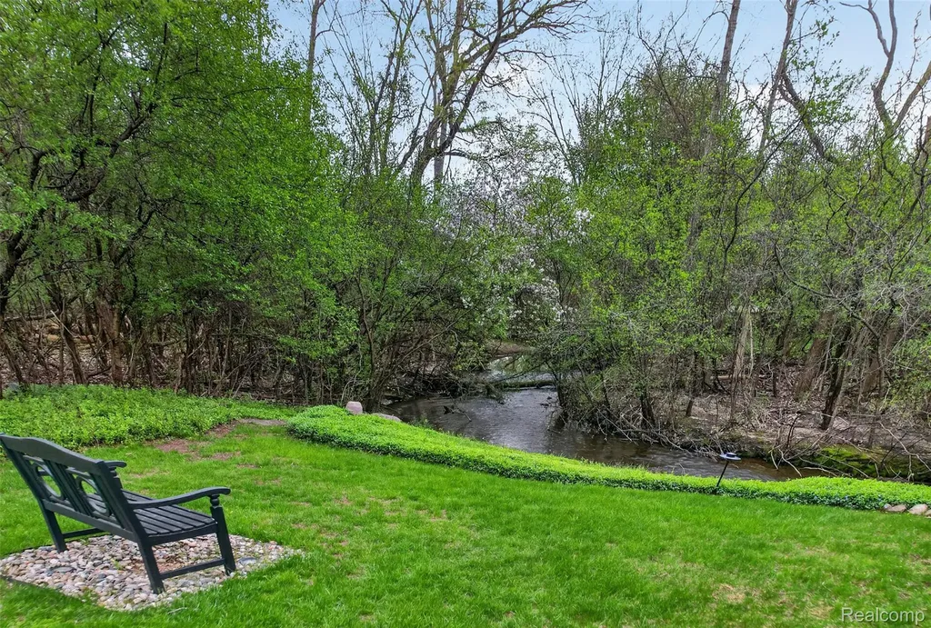5044 Christy Court Troy City MI 48098