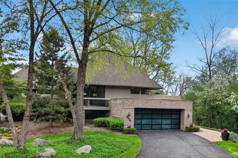 5044 Christy Court Troy City MI 48098