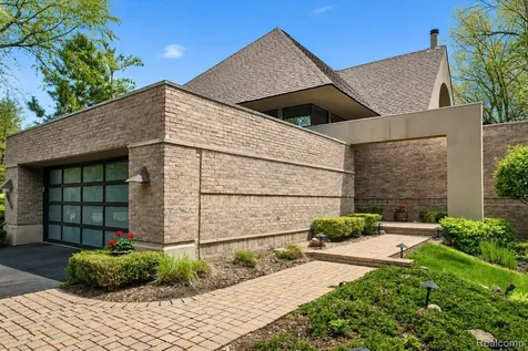 5044 Christy Court Troy City MI 48098