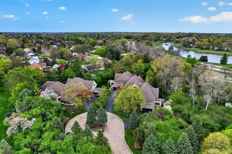 5044 Christy Court Troy City MI 48098