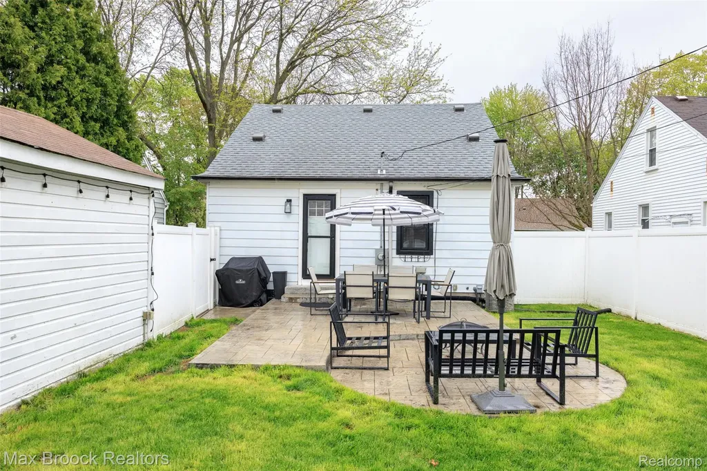 513 N Altadena Avenue Royal Oak City MI 48067