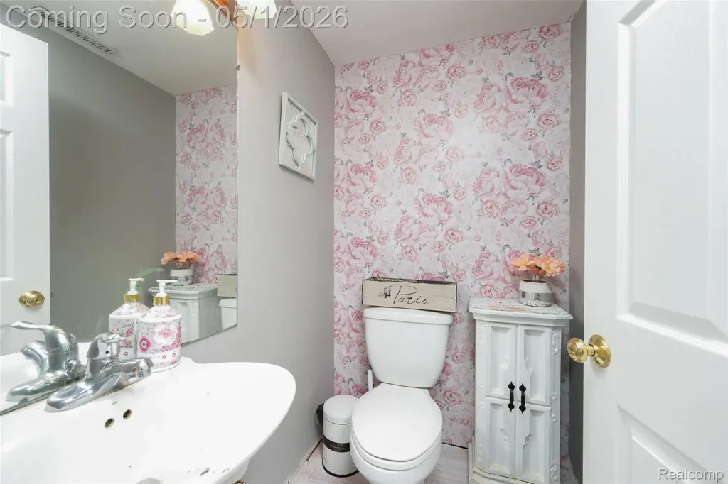 317 Crossman Street Williamston City MI 48895