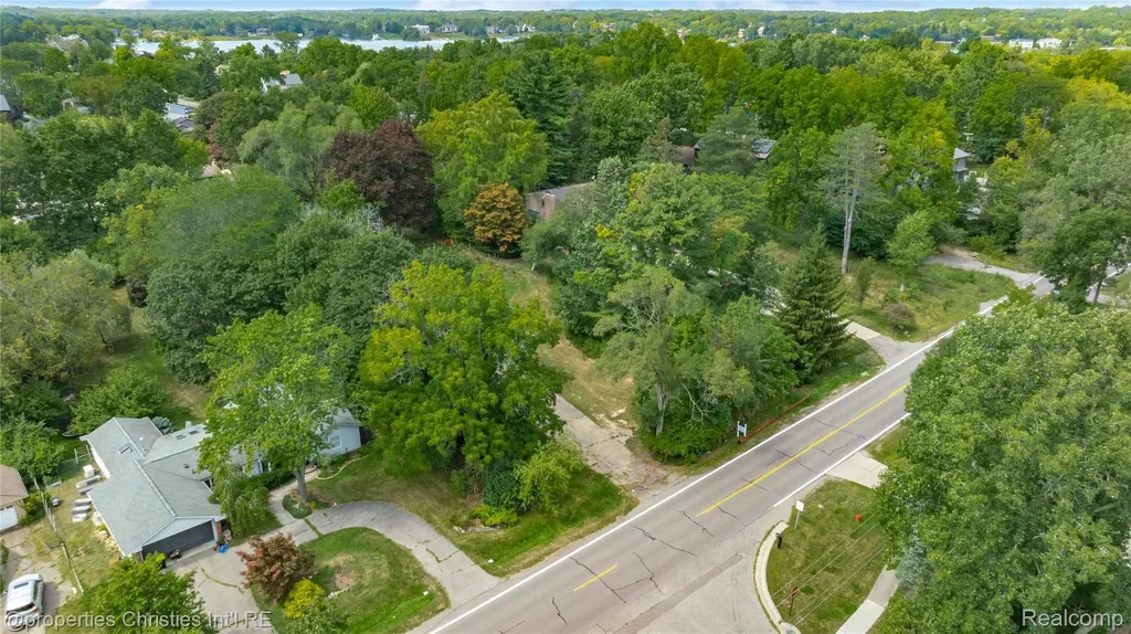 5620 Inkster Road West Bloomfield Charter Township MI 48323