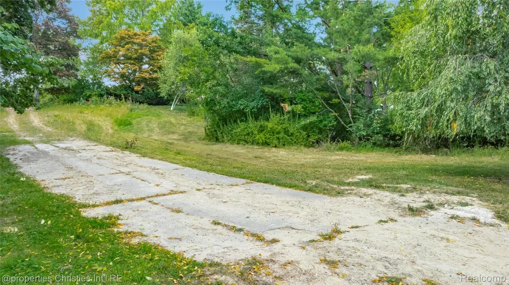 5620 Inkster Road West Bloomfield Charter Township MI 48323