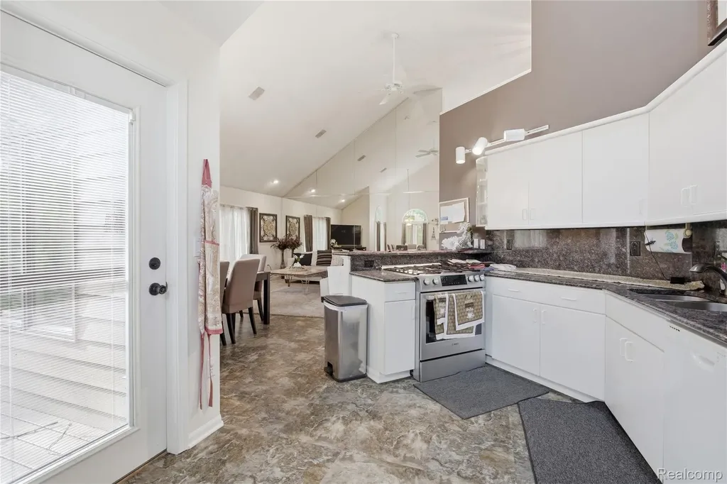6432 Pinebrook Lane Burton City MI 48509
