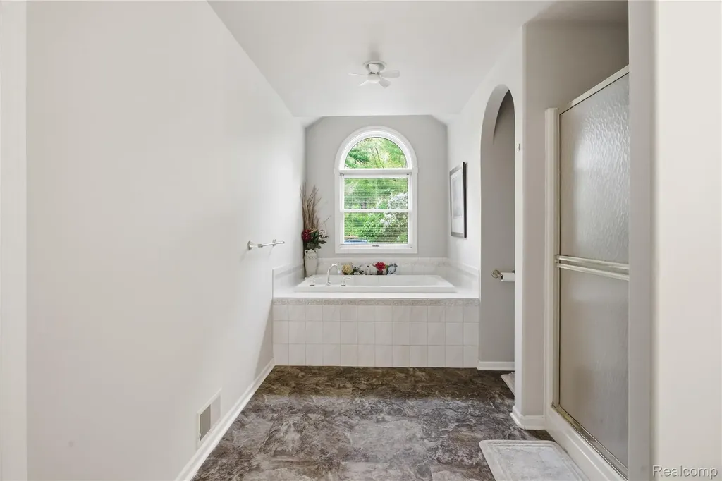 6432 Pinebrook Lane Burton City MI 48509