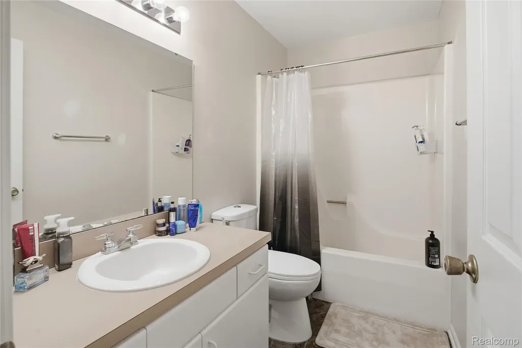 6432 Pinebrook Lane Burton City MI 48509