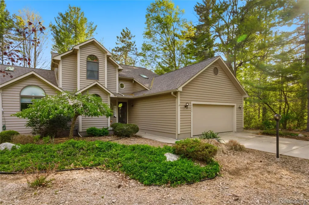 6432 Pinebrook Lane Burton City MI 48509