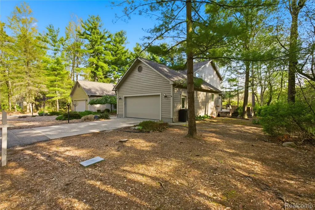 6432 Pinebrook Lane Burton City MI 48509