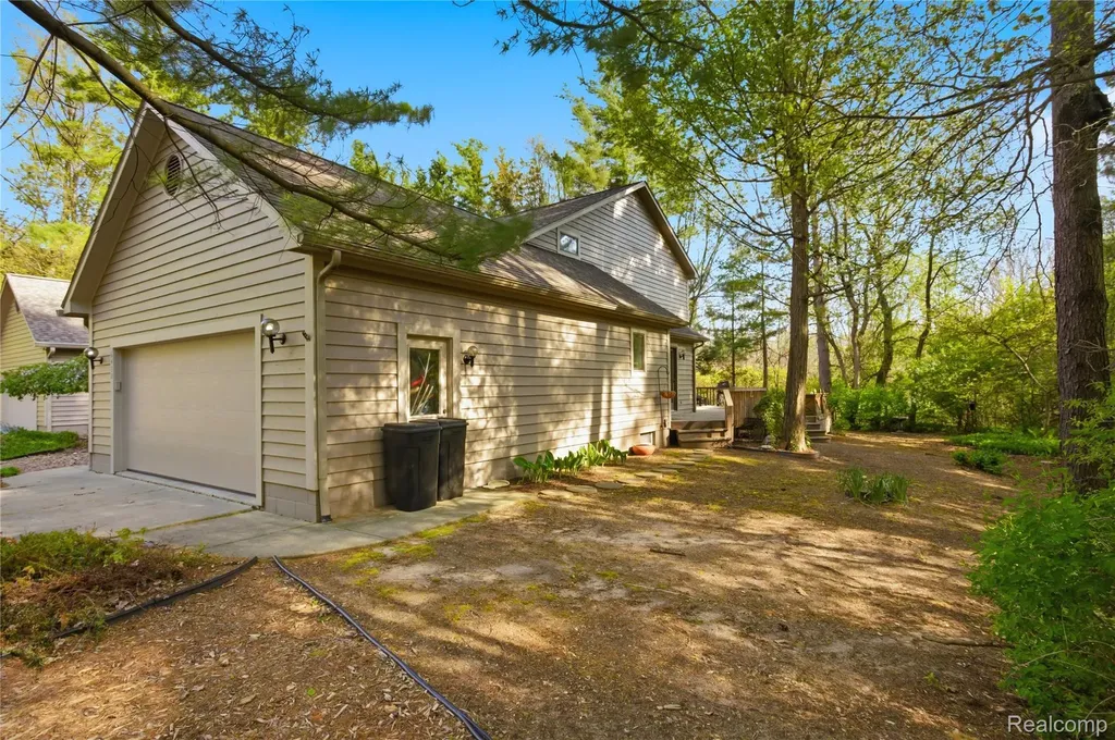 6432 Pinebrook Lane Burton City MI 48509