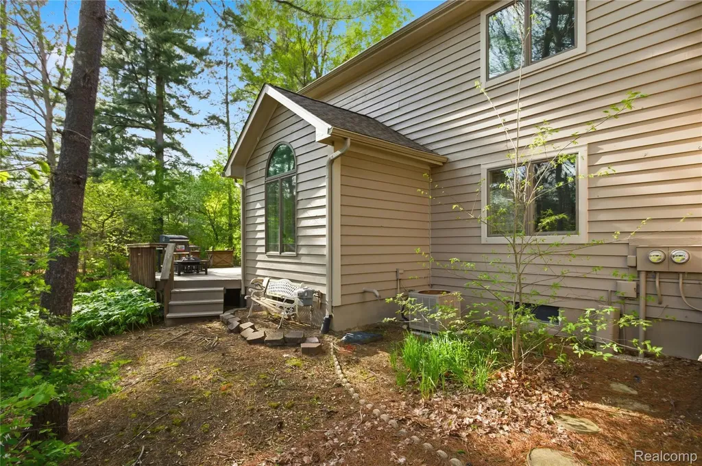 6432 Pinebrook Lane Burton City MI 48509