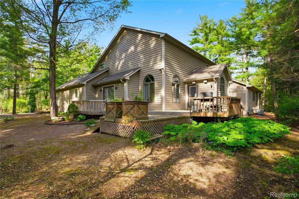 6432 Pinebrook Lane Burton City MI 48509