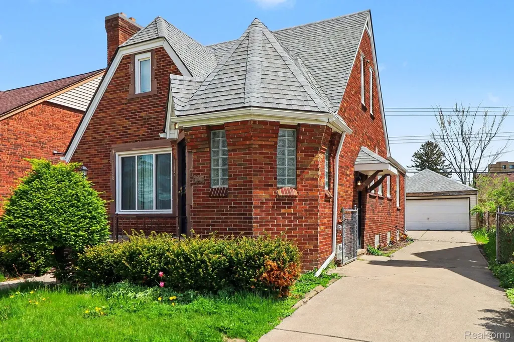 20030 Orleans Street Highland Park City MI 48203