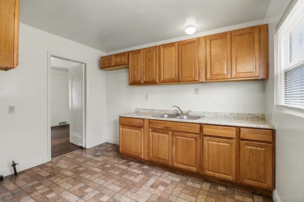 20030 Orleans Street Highland Park City MI 48203