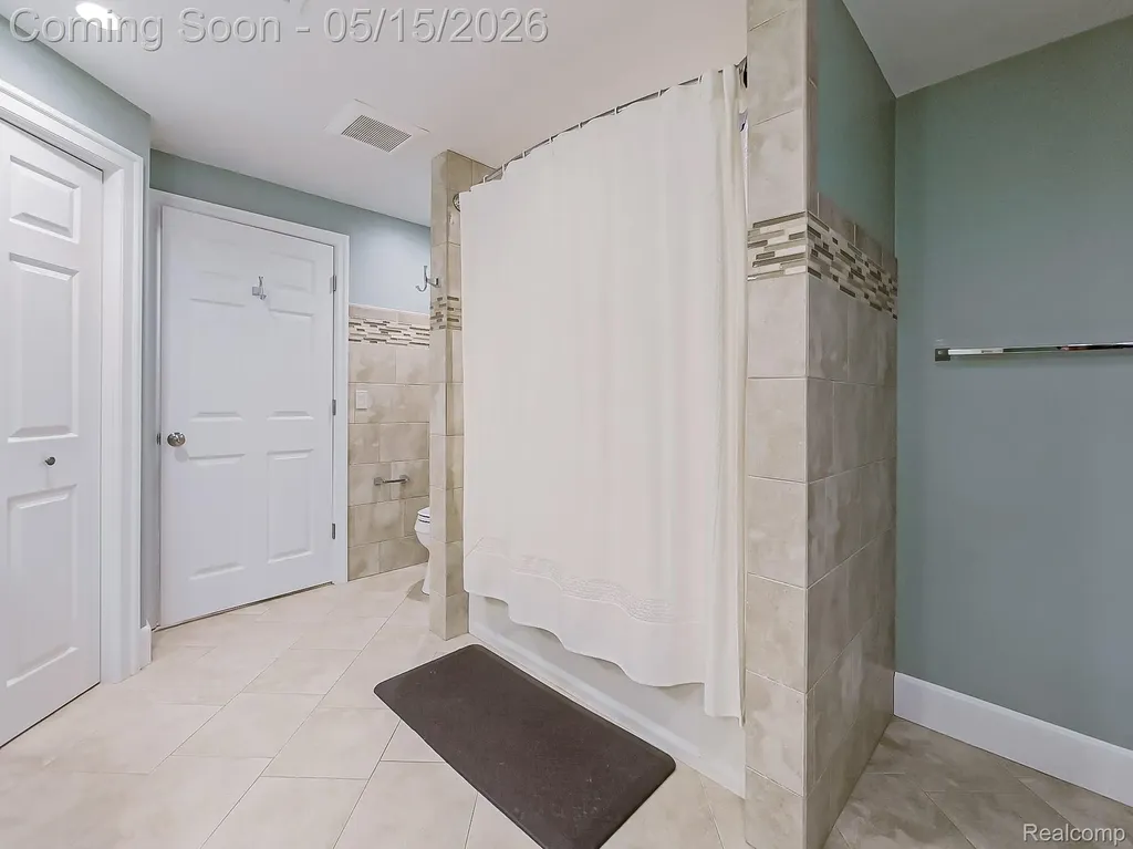 3720 E Clarkston Road Oakland Charter Township MI 48363