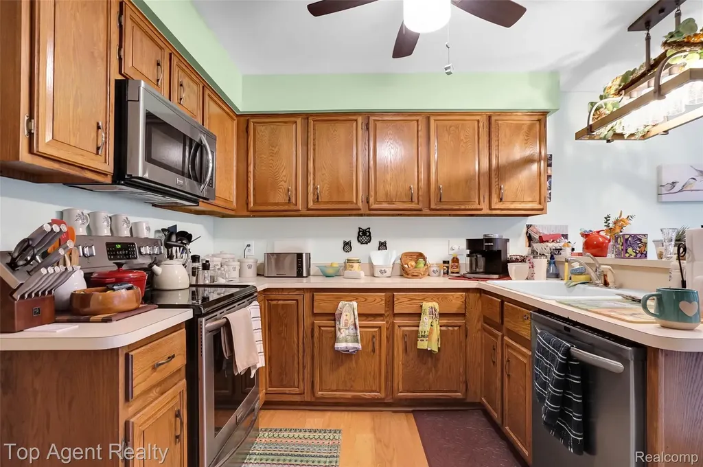 43058 W Kirkwood Drive Clinton Charter Township MI 48038