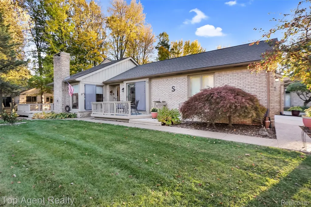 43058 W Kirkwood Drive Clinton Charter Township MI 48038