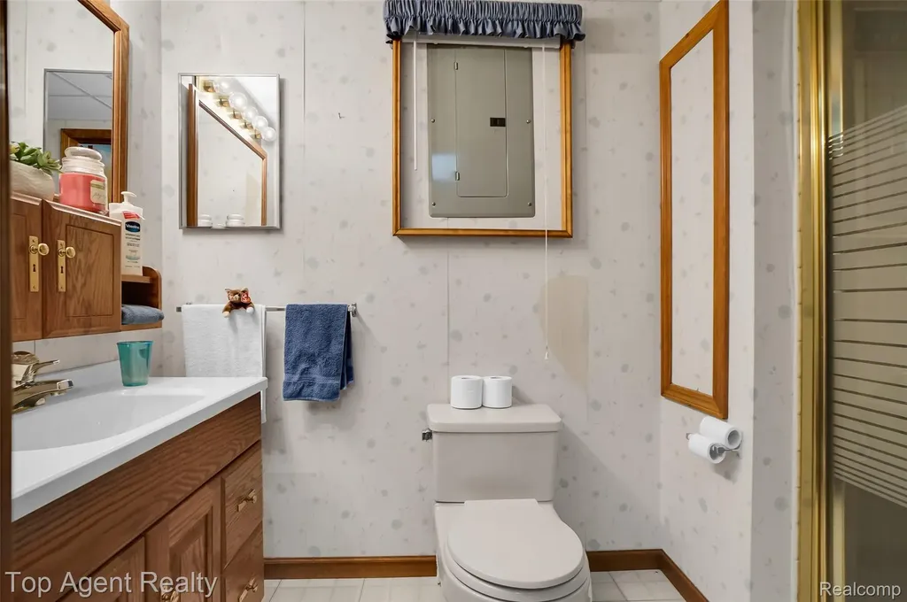 43058 W Kirkwood Drive Clinton Charter Township MI 48038
