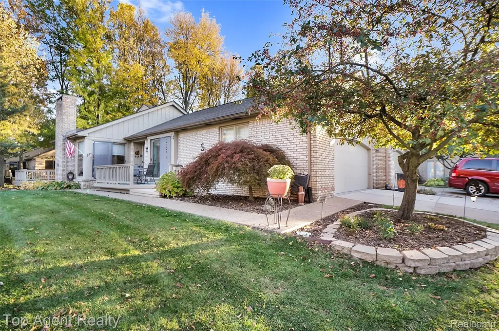 43058 W Kirkwood Drive Clinton Charter Township MI 48038