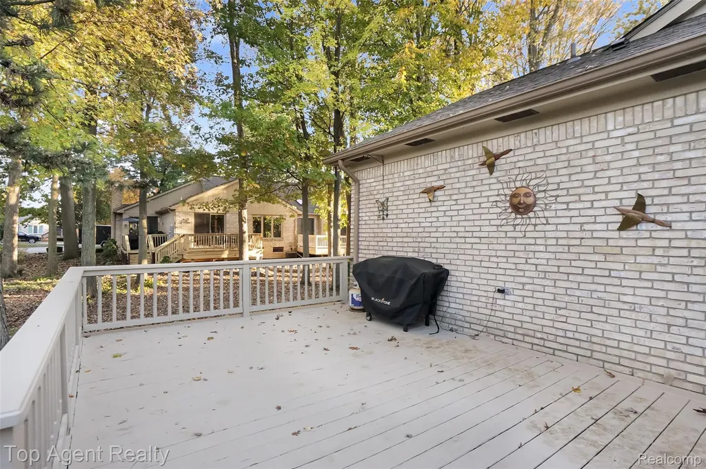 43058 W Kirkwood Drive Clinton Charter Township MI 48038
