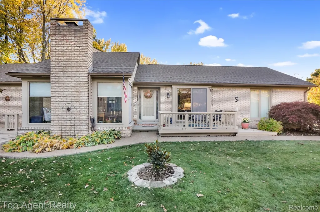 43058 W Kirkwood Drive Clinton Charter Township MI 48038