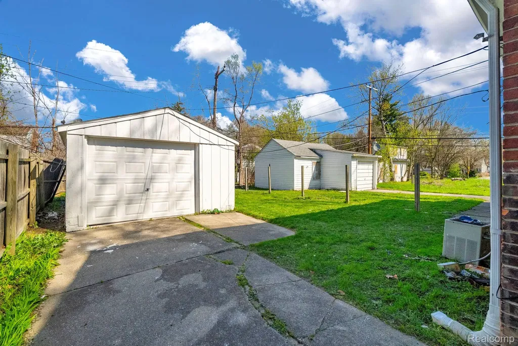 17215 And 17219 Sioux Street Detroit City MI 48224