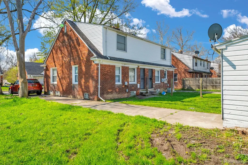 17215 And 17219 Sioux Street Detroit City MI 48224