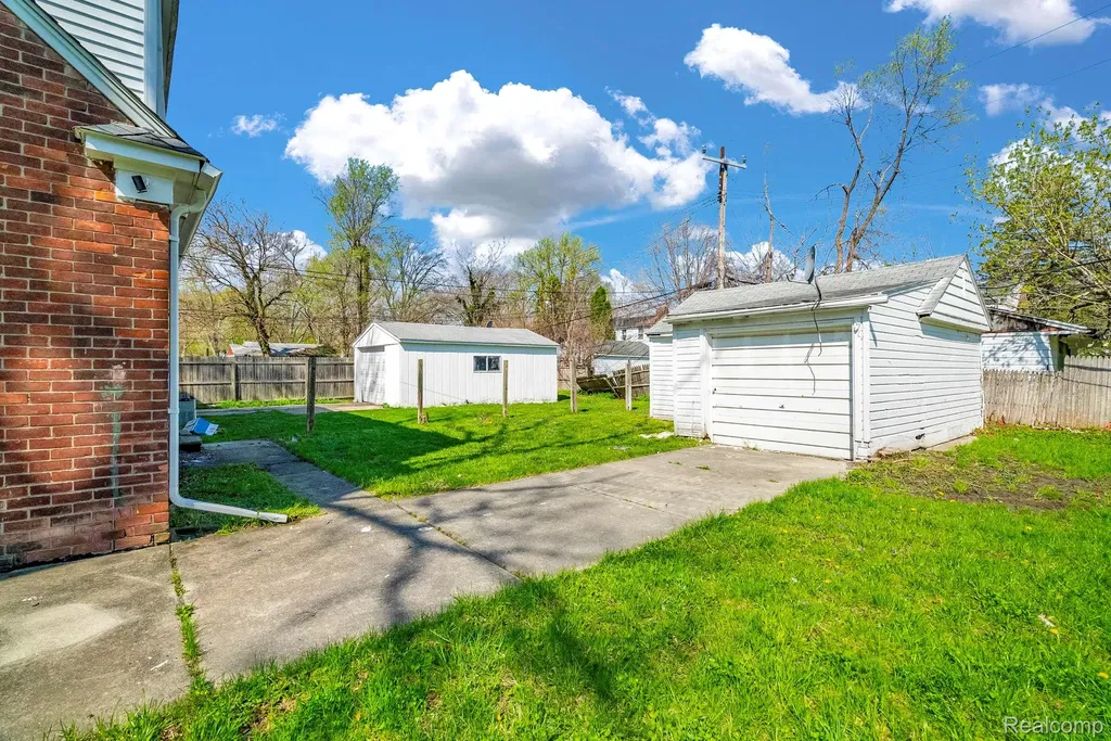 17215 And 17219 Sioux Street Detroit City MI 48224