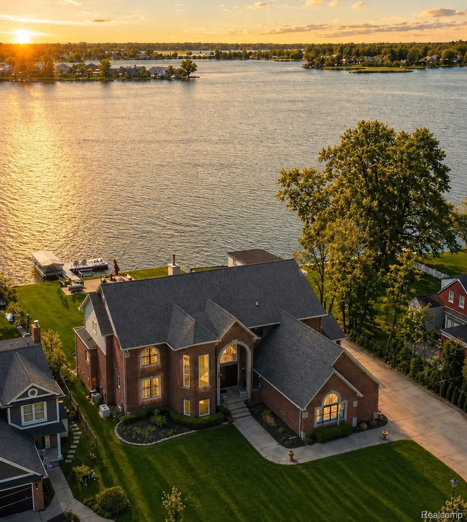 985 James K Boulevard Sylvan Lake City MI 48341