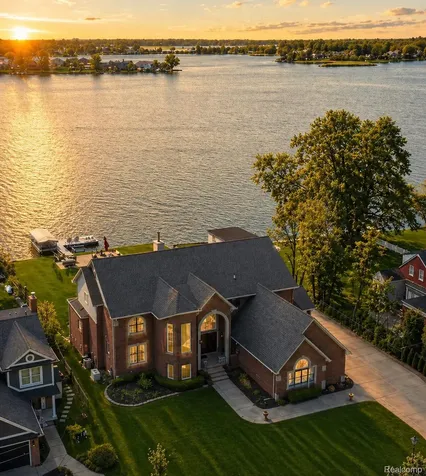 985 James K Boulevard Sylvan Lake City MI 48341