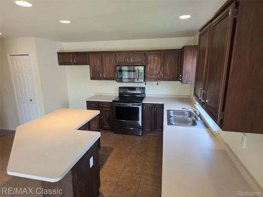 21966 Hunter Circle S Taylor City MI 48180