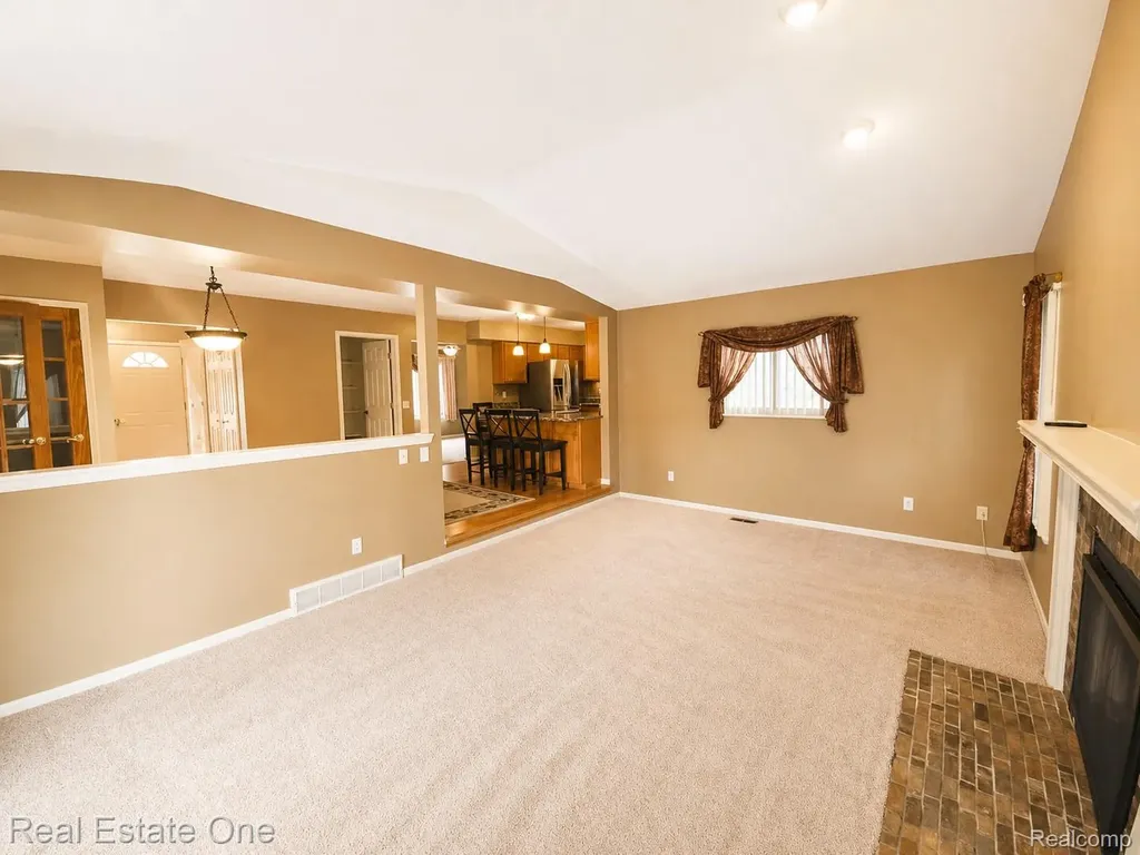 4656 Desert Bridge Court Highland Charter Township MI 48356