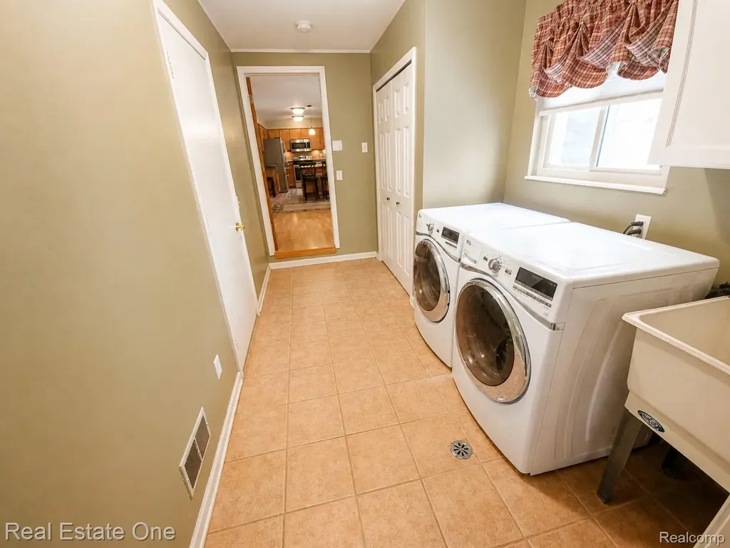 4656 Desert Bridge Court Highland Charter Township MI 48356
