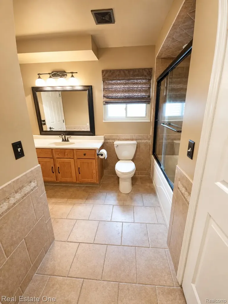 4656 Desert Bridge Court Highland Charter Township MI 48356