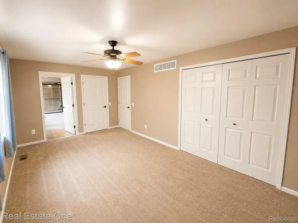 4656 Desert Bridge Court Highland Charter Township MI 48356