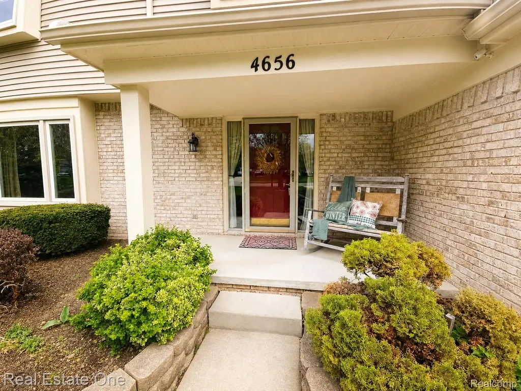 4656 Desert Bridge Court Highland Charter Township MI 48356