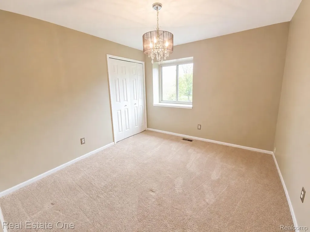 4656 Desert Bridge Court Highland Charter Township MI 48356