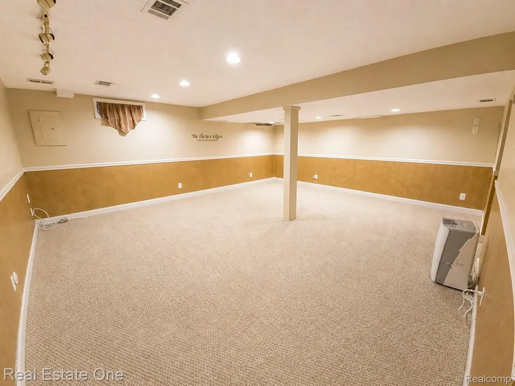 4656 Desert Bridge Court Highland Charter Township MI 48356