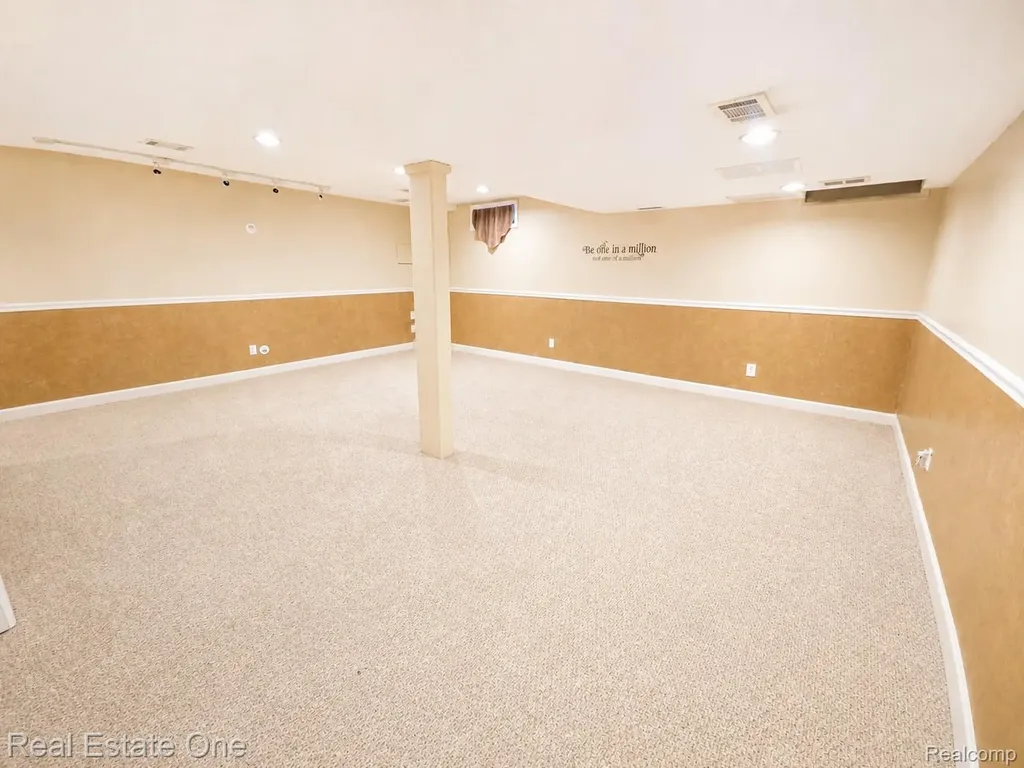 4656 Desert Bridge Court Highland Charter Township MI 48356