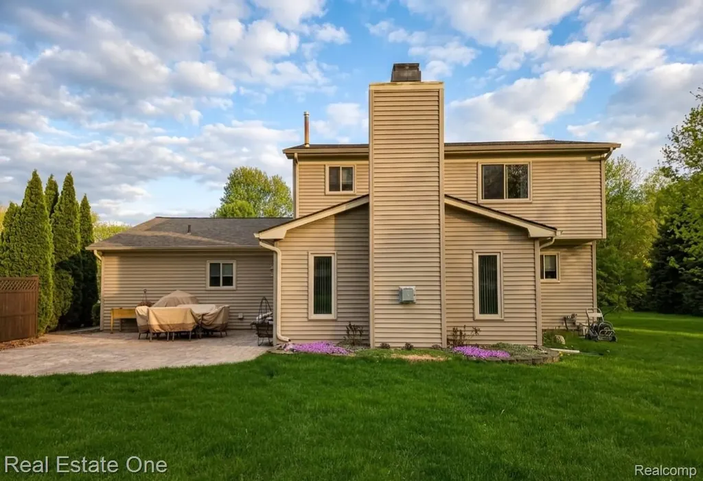 4656 Desert Bridge Court Highland Charter Township MI 48356