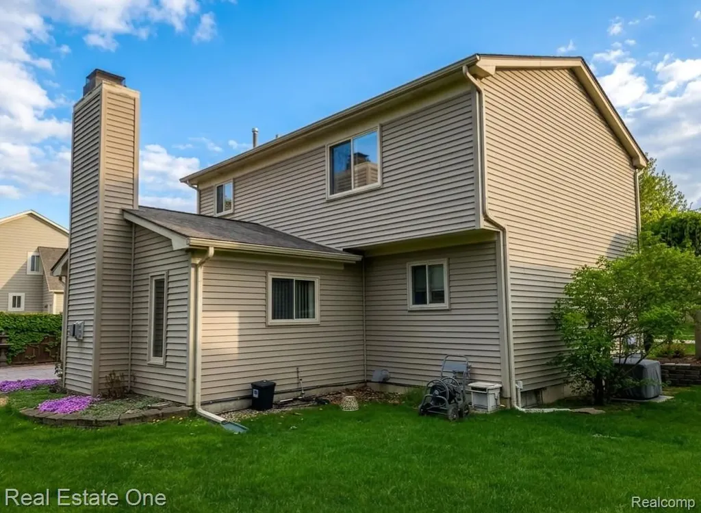 4656 Desert Bridge Court Highland Charter Township MI 48356