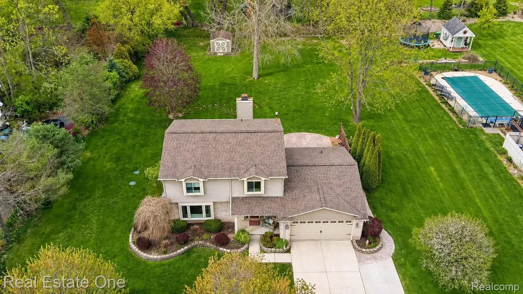 4656 Desert Bridge Court Highland Charter Township MI 48356
